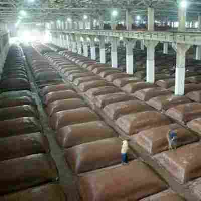 四川散装低价五粮浓香型酒厂批发粮食白酒低度42度绵竹酒醇香