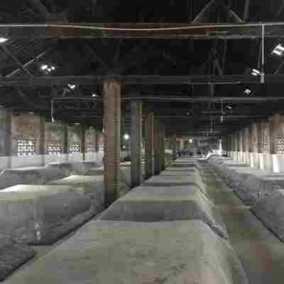 四川散装低价五粮浓香型酒厂批发粮食白酒低度42度绵竹酒醇香